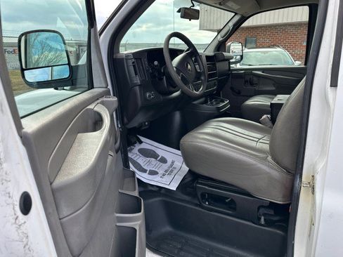 Used 2013 Chevrolet Express 2500 image 15