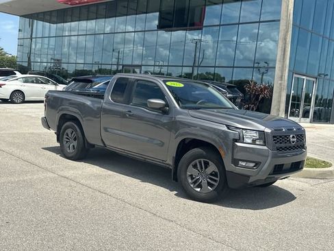 Certified 2025 Nissan Frontier SV w/ SV Convenience Package RWD image 2