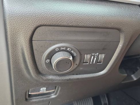 Used 2025 Jeep Grand Cherokee Altitude RWD image 24