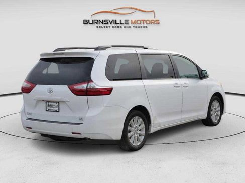 Used 2015 Toyota Sienna LE image 7