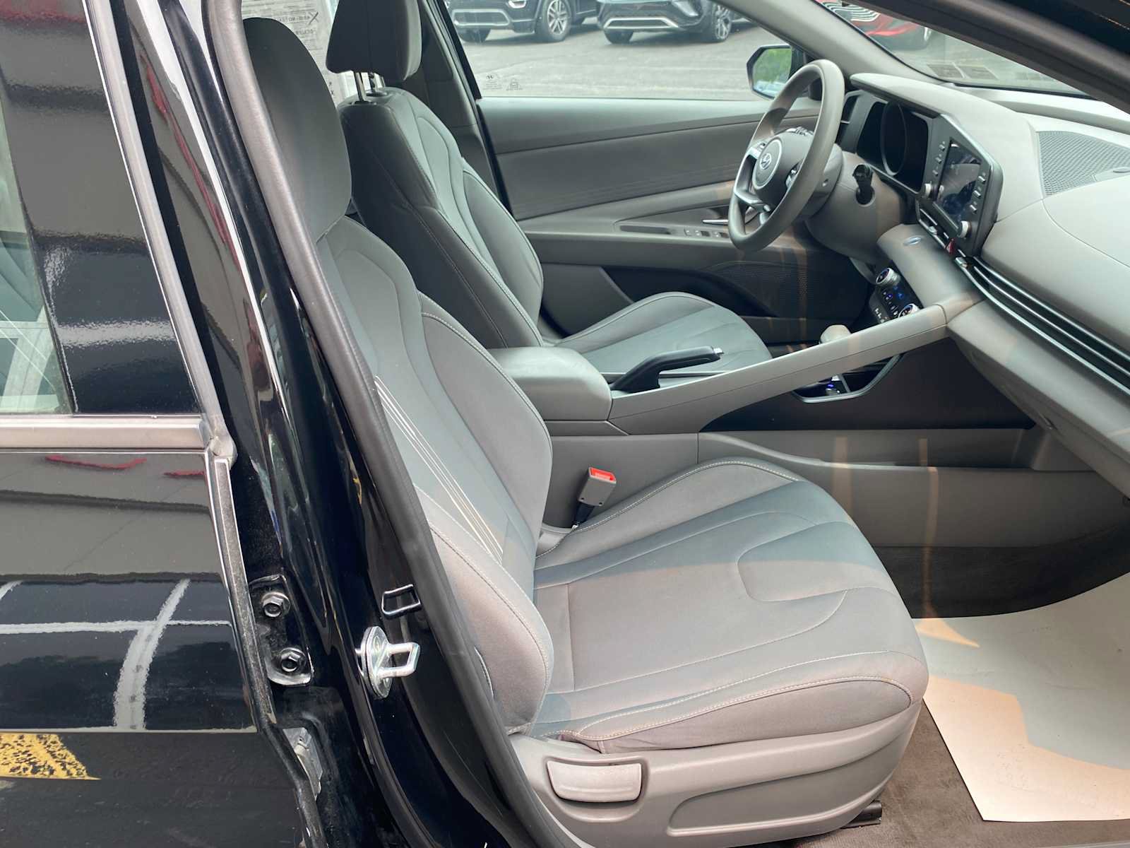 Used 2022 Hyundai Elantra SEL FWD image 25