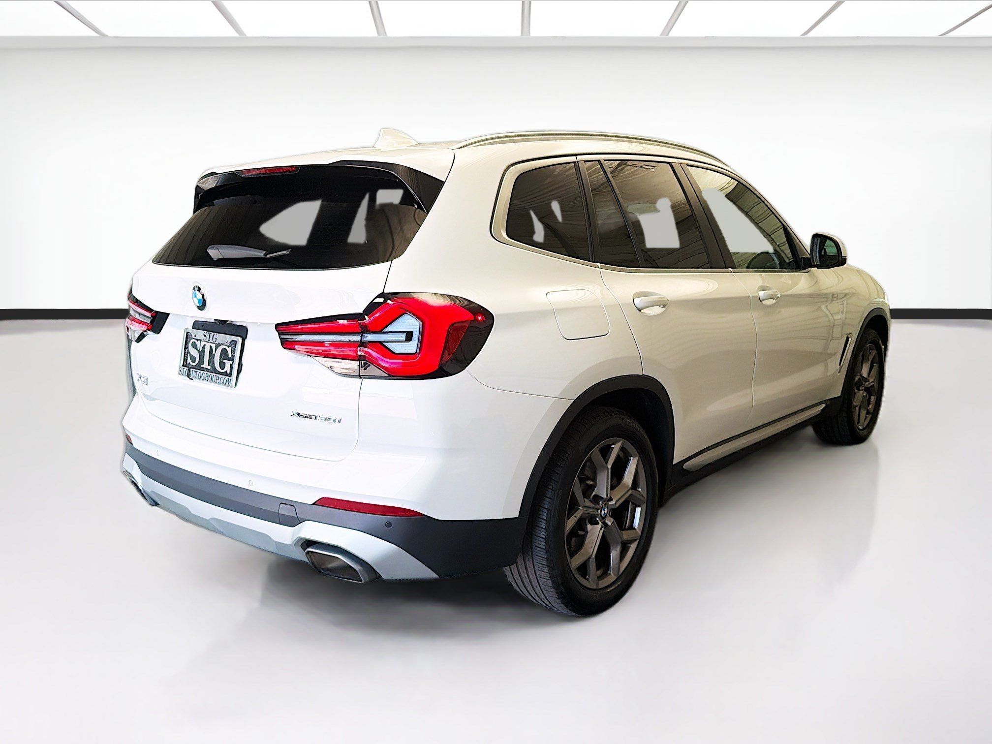 Used 2023 BMW X3 xDrive30i w/ Premium Package AWD/4WD image 4