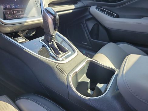 Used 2020 Subaru Outback Limited image 29
