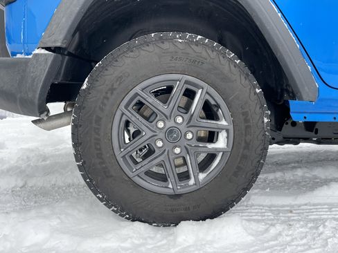 Used 2024 Jeep Wrangler Sport S image 17