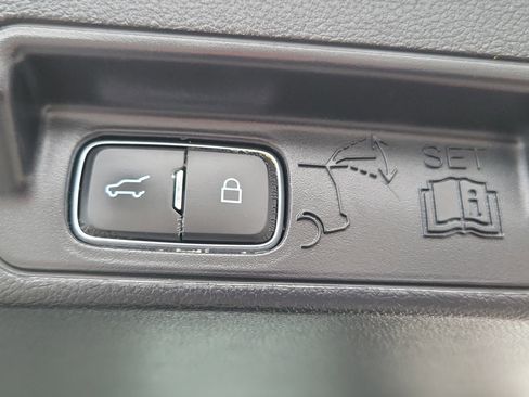 Used 2022 Ford Explorer XLT image 25