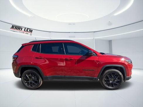 New 2026 Jeep Compass Latitude image 2