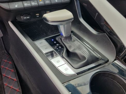 Used 2023 Hyundai Elantra Limited image 12