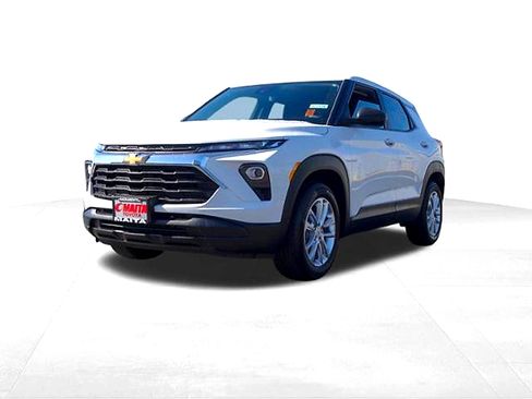 Used 2025 Chevrolet TrailBlazer LS w/ LS Convenience Package FWD image 8