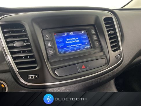 Used 2016 Chrysler 200 Limited FWD image 3