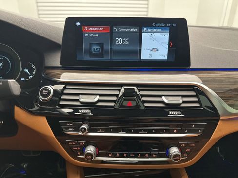 Used 2018 BMW 530e w/ M Sport Package 2 RWD image 20