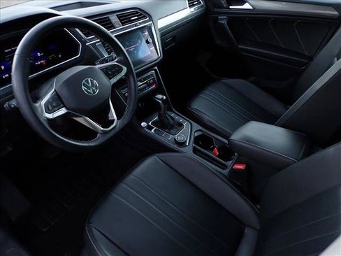 Used 2022 Volkswagen Tiguan SE AWD/4WD image 12