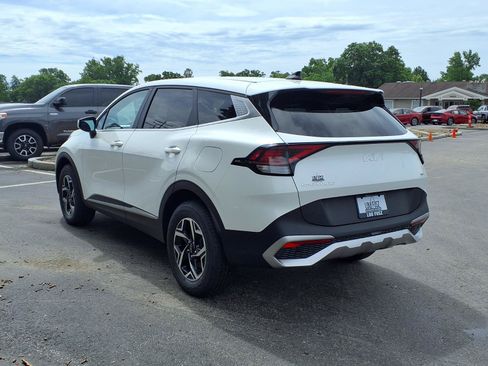 Used 2023 Kia Sportage LX AWD/4WD image 2