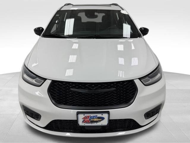 Used 2025 Chrysler Pacifica Limited FWD image 6
