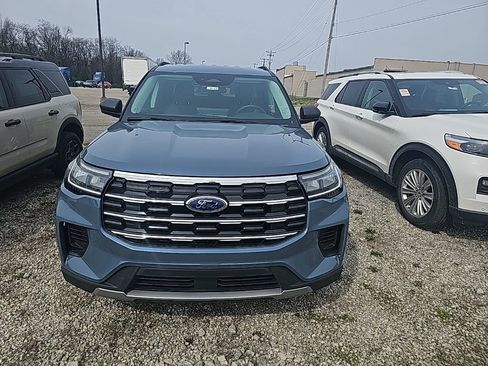 Used 2025 Ford Explorer Active image 2