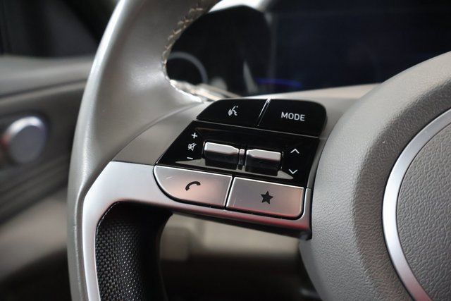 Used 2025 Hyundai Elantra SEL FWD image 17