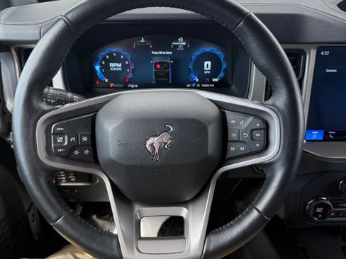 Used 2025 Ford Bronco Outer Banks AWD/4WD image 13