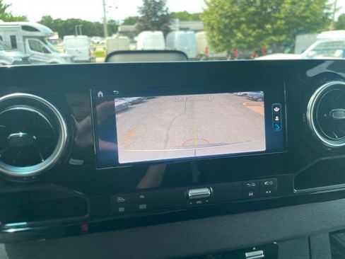 Used 2025 Mercedes-Benz Sprinter 2500 image 33