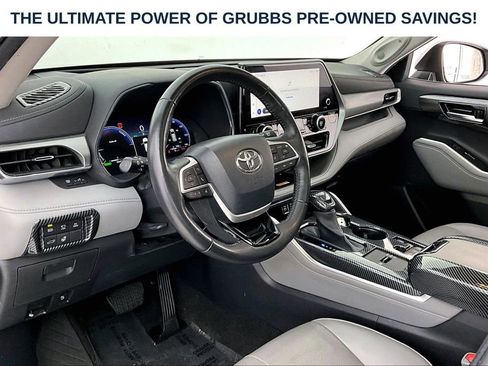 Used 2023 Toyota Highlander Platinum FWD image 17