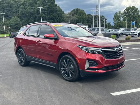 Used 2023 Chevrolet Equinox RS FWD image 2
