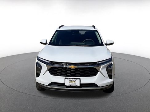 Used 2025 Chevrolet Trax LT image 3