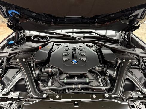 Used 2025 BMW 760i xDrive image 27