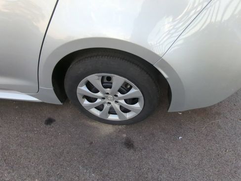 Used 2025 Toyota Corolla LE FWD image 5
