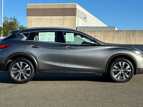 Used 2018 INFINITI QX30 Luxury image 6