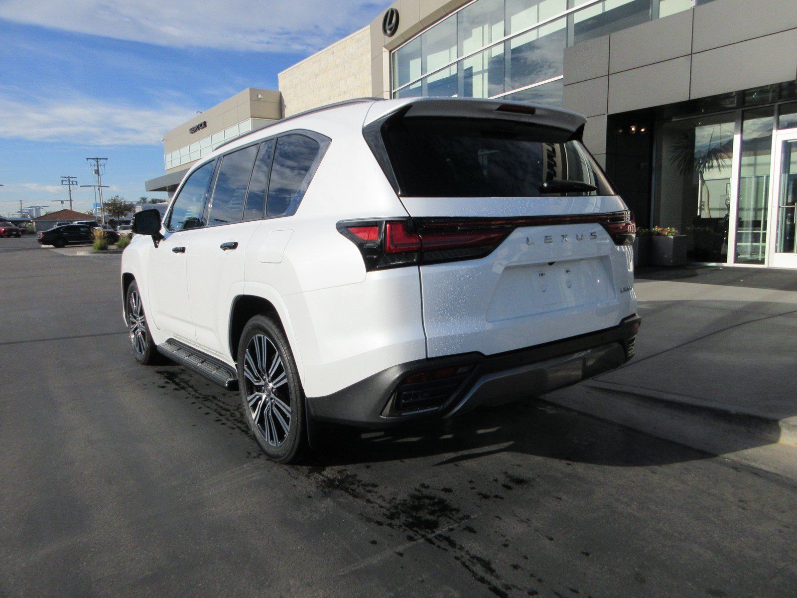 Used 2024 Lexus LX 600 4WD w/ Appearance Package image 5