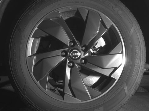 Used 2025 Nissan Rogue SV image 14