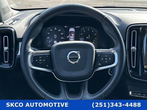 Used 2020 Volvo XC40 T5 Momentum image 17