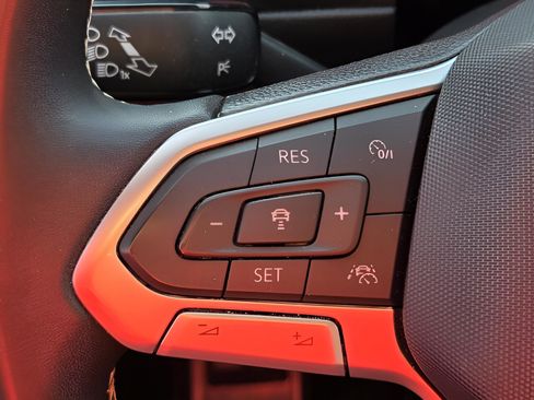 Used 2023 Volkswagen Tiguan SE R-Line image 24