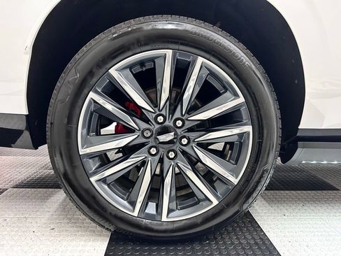 Used 2022 Cadillac Escalade ESV Sport Platinum w/ Heavy-Duty Trailer Package AWD/4WD image 8