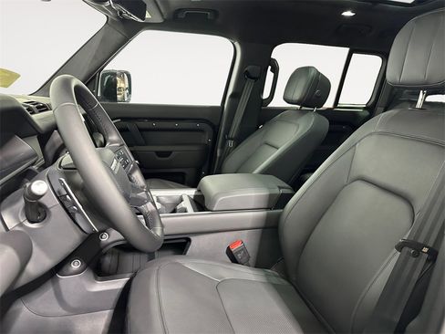New 2026 Land Rover Defender 130 V8 image 9