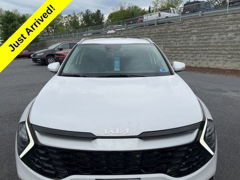 Used 2024 Kia Sportage EX image 3