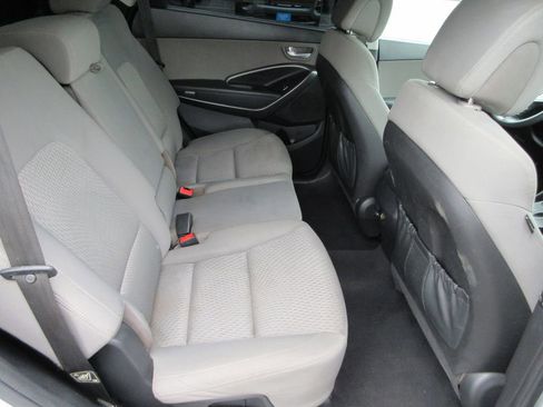 Used 2015 Hyundai Santa Fe GLS image 18