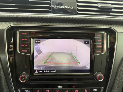 Used 2018 Volkswagen Passat 2.0T R-Line image 17