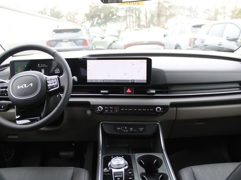 New 2026 Kia Carnival EX FWD image 29