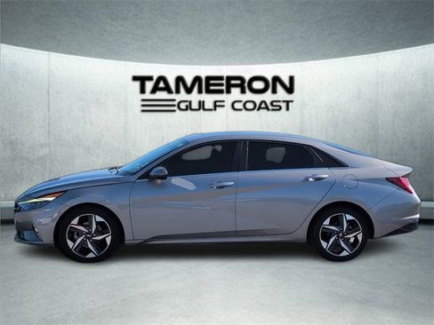 Used 2022 Hyundai Elantra Limited w/ Cargo Package image 2