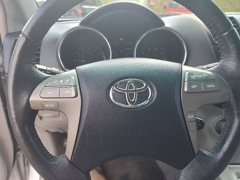 Used 2010 Toyota Highlander Sport FWD image 16
