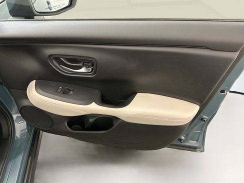 Used 2023 Honda HR-V LX image 32