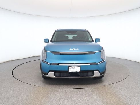 Used 2024 Kia EV9 Land image 8