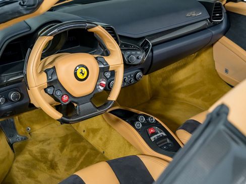 Used 2014 Ferrari 458 Spider image 28