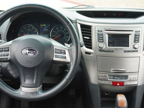 Used 2014 Subaru Outback 2.5i Limited w/ Moonroof Package AWD/4WD image 25