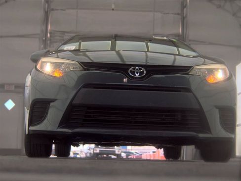Used 2016 Toyota Corolla L FWD image 3