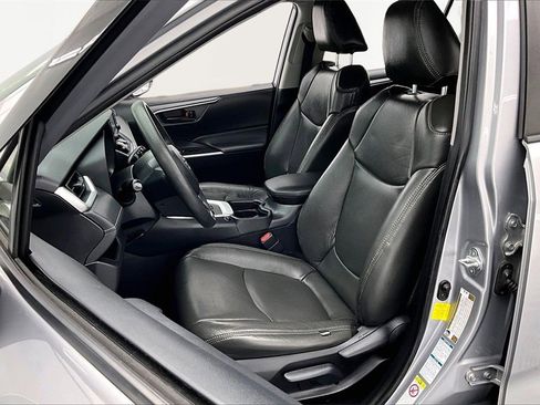 Used 2019 Toyota RAV4 LE image 25