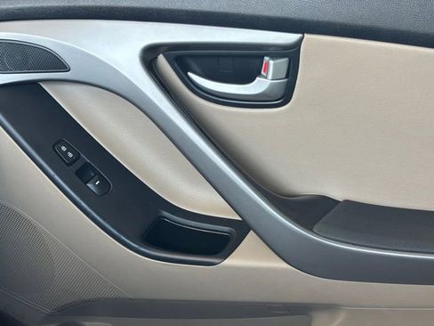 Used 2014 Hyundai Elantra Limited w/ Option Group 03 FWD image 31