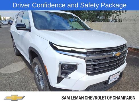 Used 2024 Chevrolet Traverse LT w/ LPO, Floor Liner Package FWD image 1