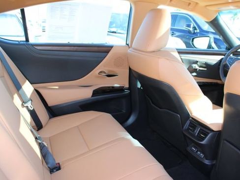 Certified 2025 Lexus ES 300h w/ Premium Package FWD image 7