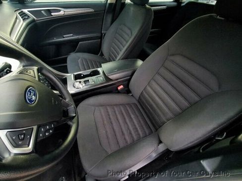 Used 2018 Ford Fusion SE w/ Fusion SE Technology Package image 25