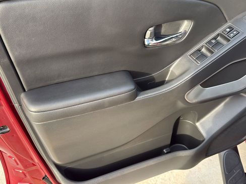 Used 2025 Nissan Frontier SV AWD/4WD image 18